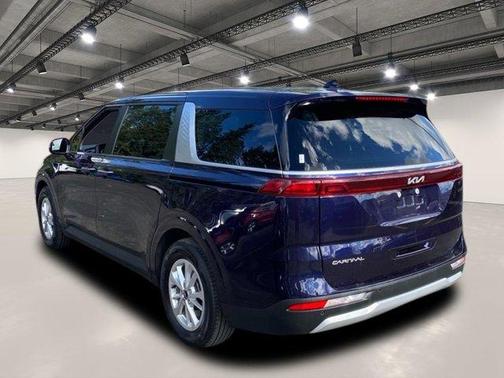 2023 Kia Carnival LX