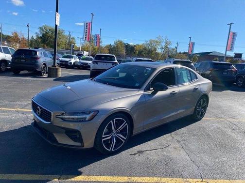 2019 Volvo S60 T6 R-Design