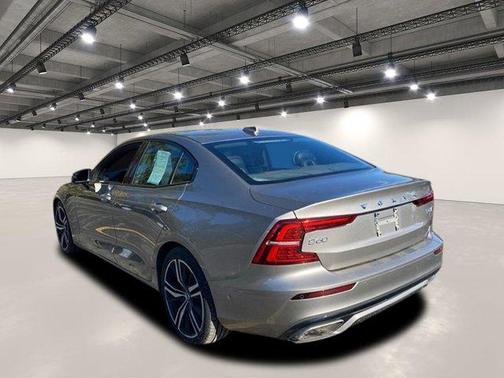 2019 Volvo S60 T6 R-Design