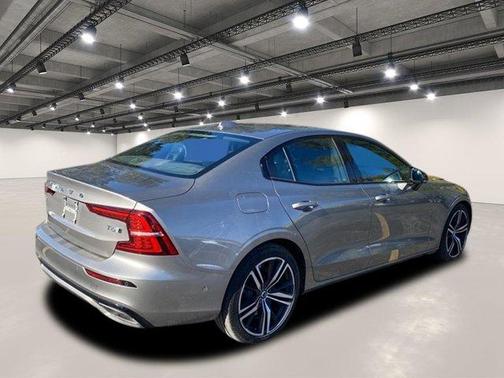2019 Volvo S60 T6 R-Design