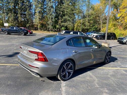 2019 Volvo S60 T6 R-Design