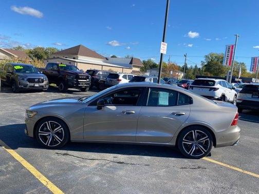2019 Volvo S60 T6 R-Design