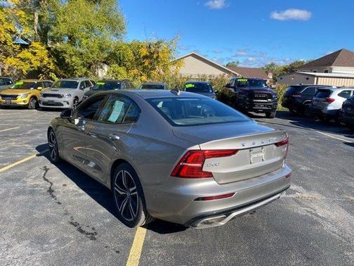 2019 Volvo S60 T6 R-Design