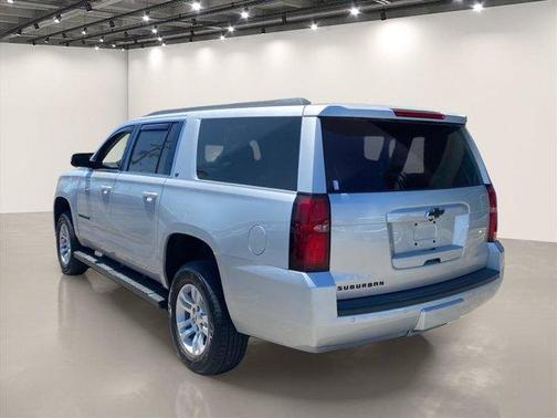 Silver Ice Metallic 2018 Chevrolet Suburban LT