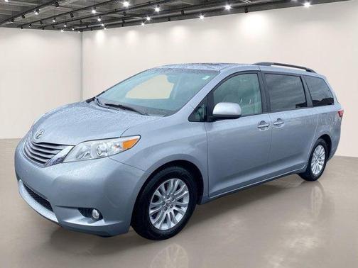 2016 Toyota Sienna XLE