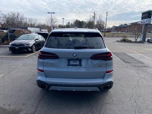 Gray Metallic 2025 BMW X5 xDrive40i