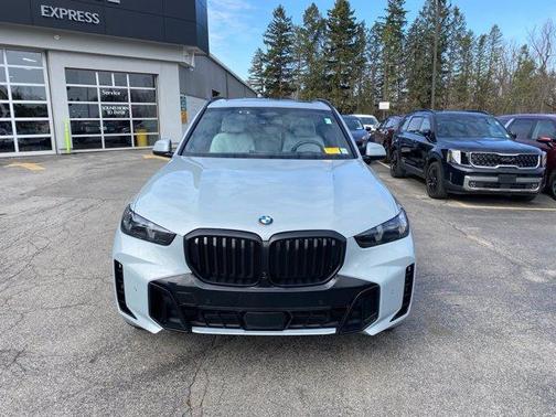 Gray Metallic 2025 BMW X5 xDrive40i