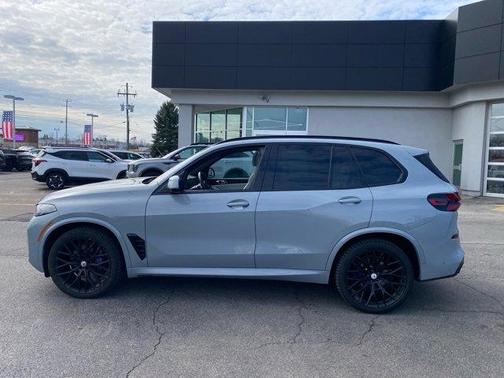 Gray Metallic 2025 BMW X5 xDrive40i