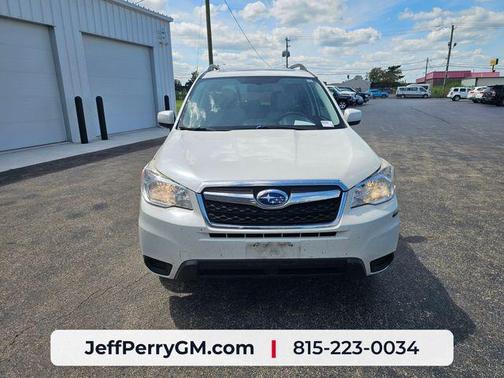 Crystal White Pearl 2016 Subaru Forester 2.5i Premium