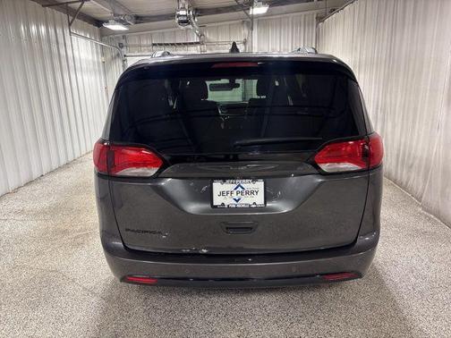 2018 Chrysler Pacifica Touring-L