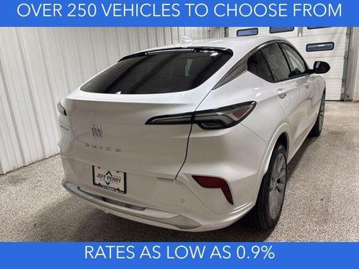 White Frost Tri-Coat 2026 Buick Envista Avenir