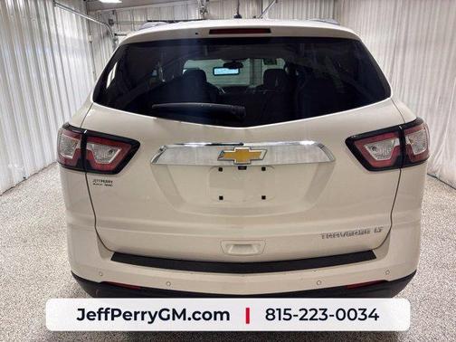 White Diamond Clearcoat 2015 Chevrolet Traverse 2LT
