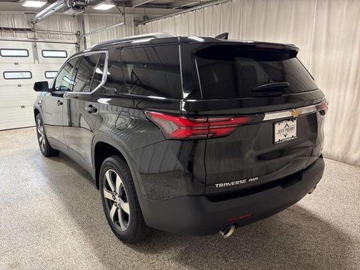 Mosaic Black Metallic 2023 Chevrolet Traverse LT Leather