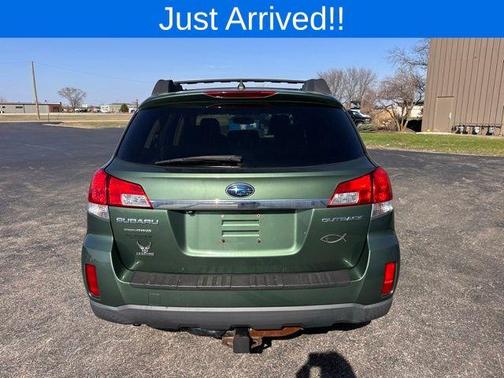 Cypress Green Pearl 2011 Subaru Outback 2.5i