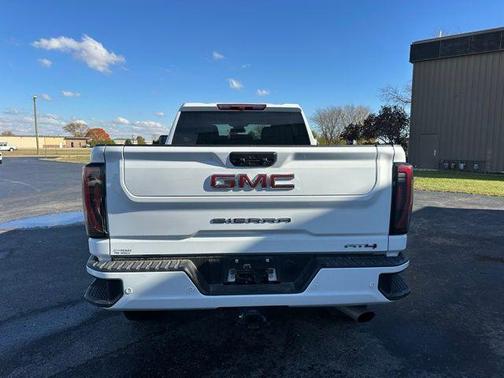 2024 GMC Sierra 2500 AT4