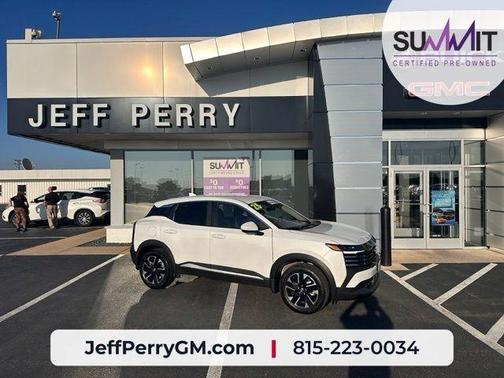 Aspen White Tri 2025 Nissan Kicks SV