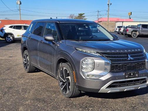 2022 Mitsubishi Outlander SE