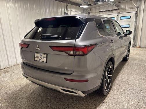 Mercury Gray Metallic 2022 Mitsubishi Outlander SE