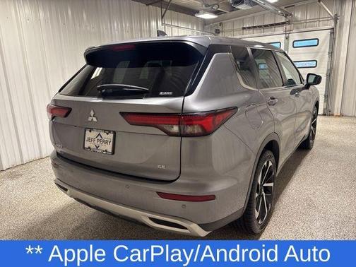 Mercury Gray Metallic 2022 Mitsubishi Outlander SE