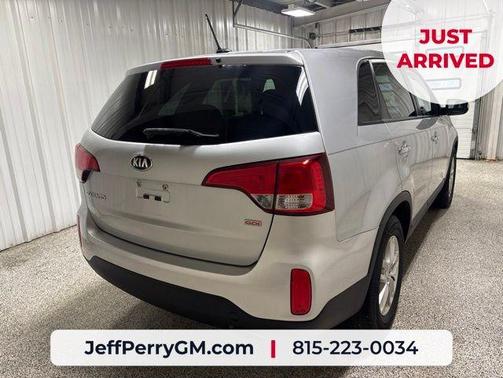 Bright Silver 2015 Kia Sorento LX