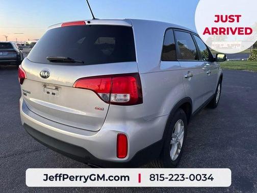 Bright Silver 2015 Kia Sorento LX