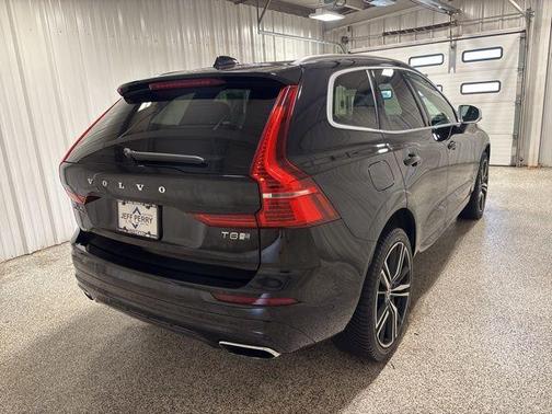 2019 Volvo XC60 Recharge Plug-In Hybrid T8 R-Design