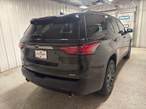 Mosaic Black Metallic 2022 Chevrolet Traverse RS