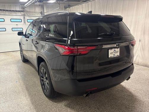 Mosaic Black Metallic 2022 Chevrolet Traverse RS