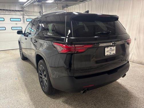 Mosaic Black Metallic 2022 Chevrolet Traverse RS