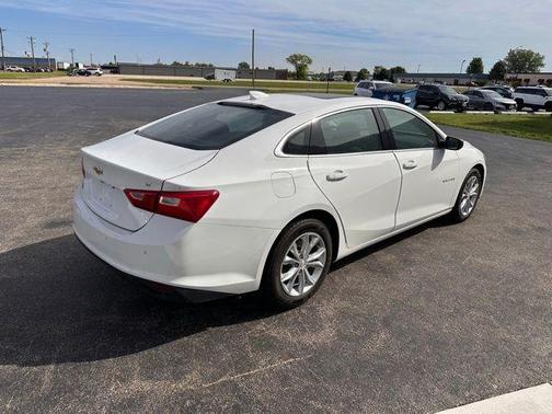 Summit White 2024 Chevrolet Malibu LT