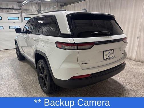 Bright White Clearcoat 2023 Jeep Grand Cherokee Limited
