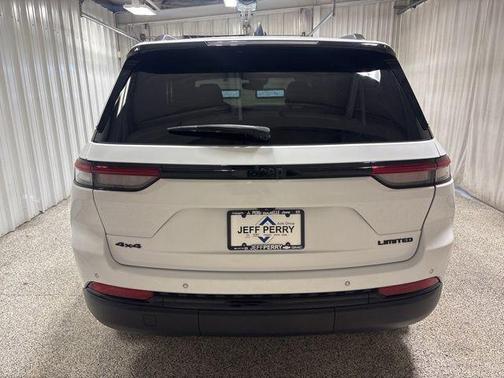 Bright White Clearcoat 2023 Jeep Grand Cherokee Limited