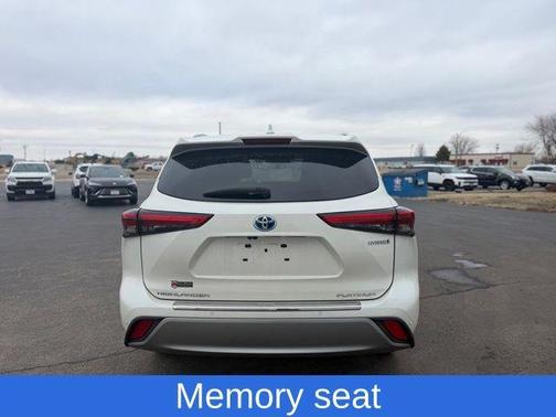 2021 Toyota Highlander Hybrid Platinum