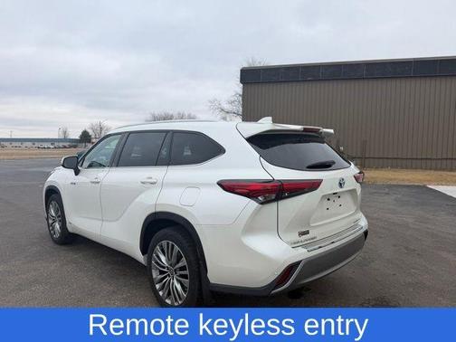 2021 Toyota Highlander Hybrid Platinum