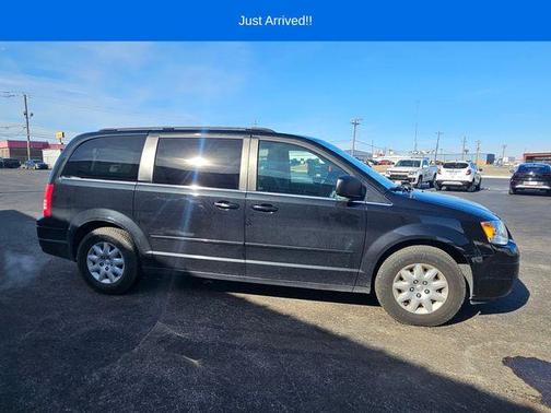 2010 Chrysler Town & Country LX