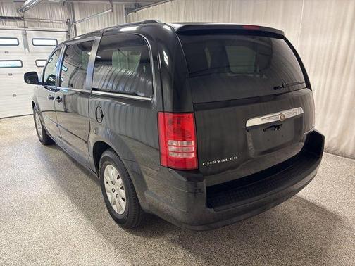 2010 Chrysler Town & Country LX