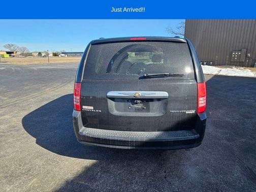 2010 Chrysler Town & Country LX