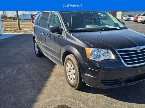 2010 Chrysler Town & Country LX