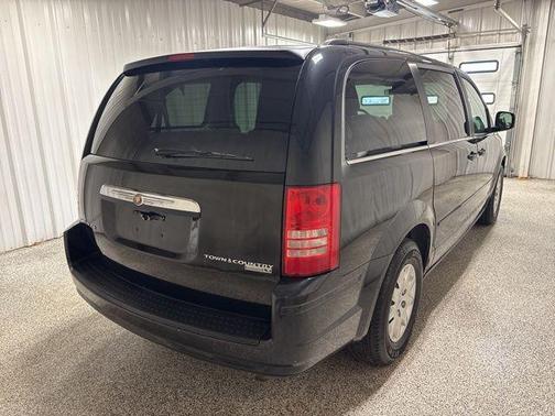 2010 Chrysler Town & Country LX