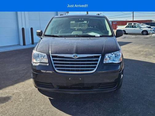 2010 Chrysler Town & Country LX