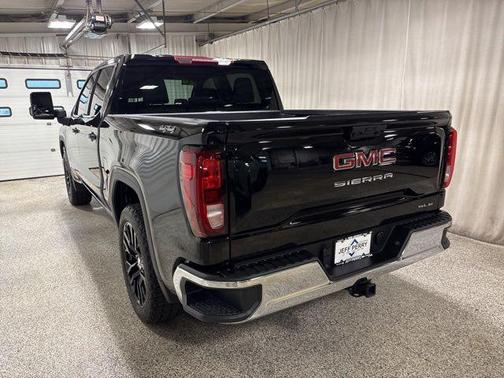 Onyx Black 2024 GMC Sierra 1500 SLE