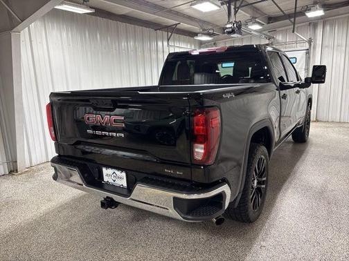 Onyx Black 2024 GMC Sierra 1500 SLE