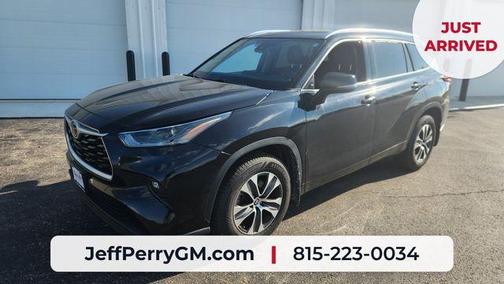 Midnight Black Metallic 2021 Toyota Highlander XLE