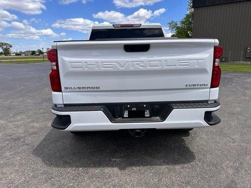 Summit White 2022 Chevrolet Silverado 1500 Custom