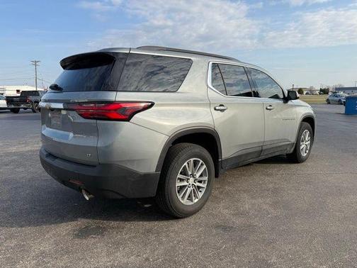 Sterling Gray Metallic 2023 Chevrolet Traverse LT Cloth