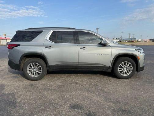 Sterling Gray Metallic 2023 Chevrolet Traverse LT Cloth