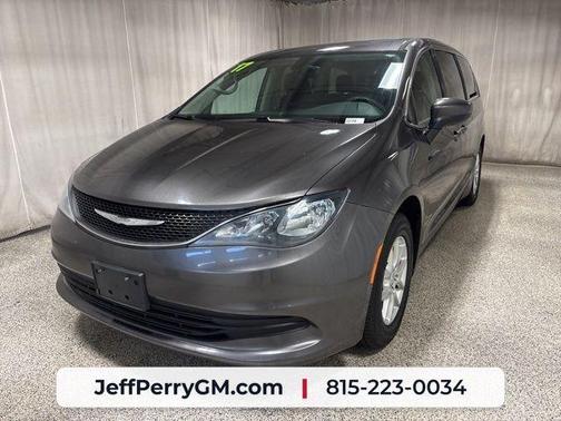 Granite Crystal Clearcoat Metallic 2017 Chrysler Pacifica Touring