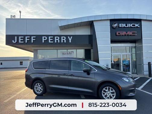Granite Crystal Clearcoat Metallic 2017 Chrysler Pacifica Touring