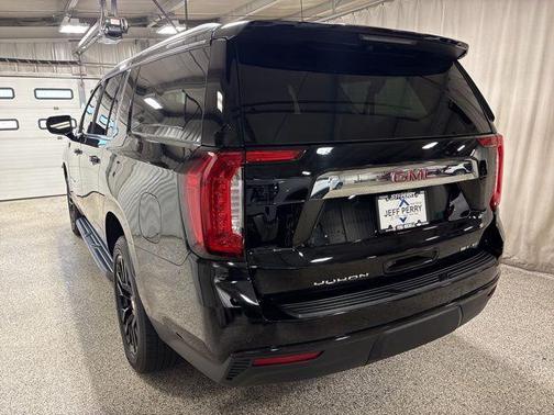 2022 GMC Yukon XL SLE