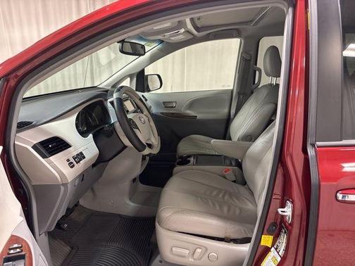 2013 Toyota Sienna XLE